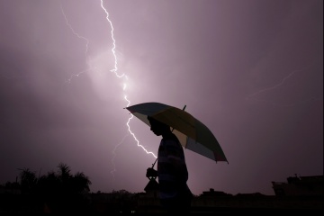 Light to Moderate Thunderstorm with Lightning Warning