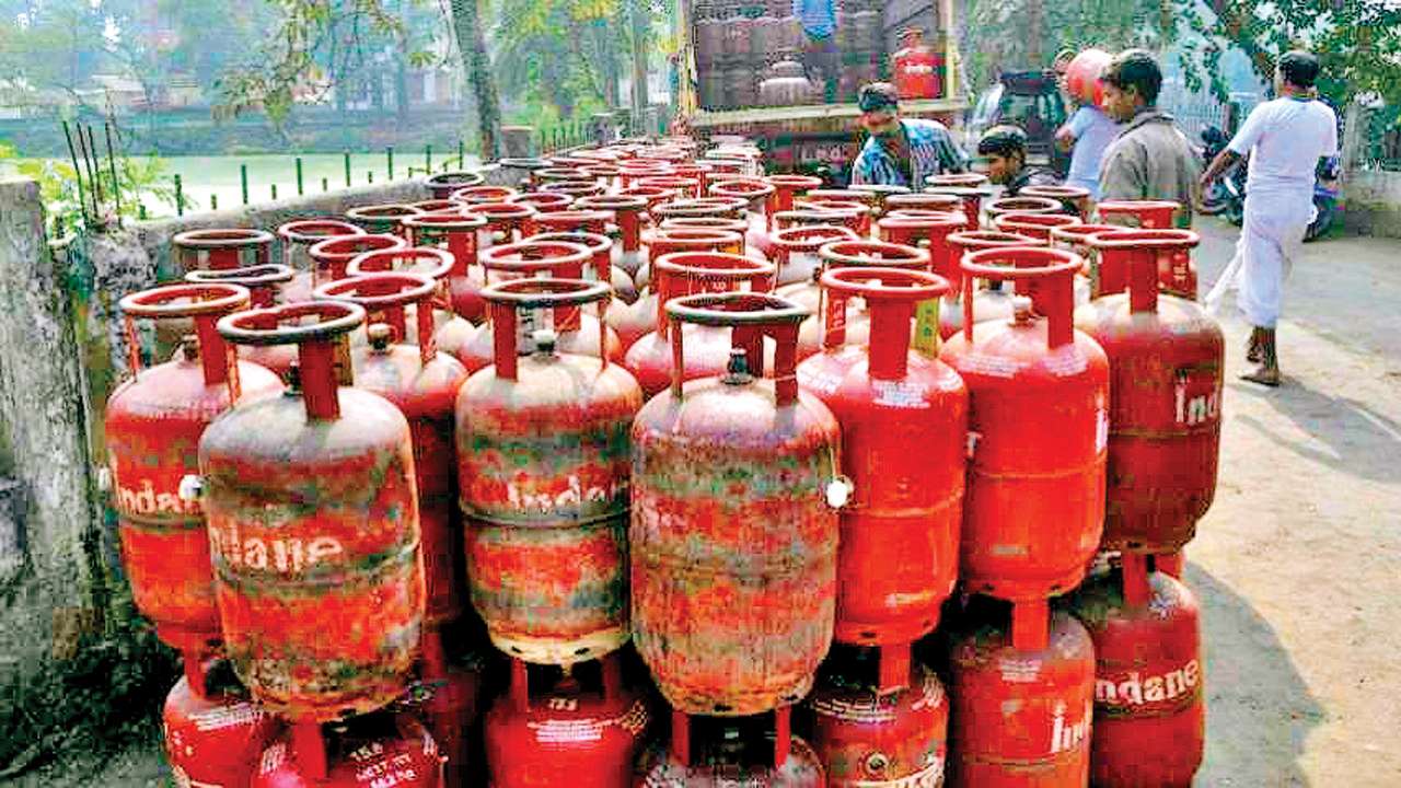 Paytm Offer LPG Gas Cylinder Of 809 Rupees Will Be Available For Just RS 9