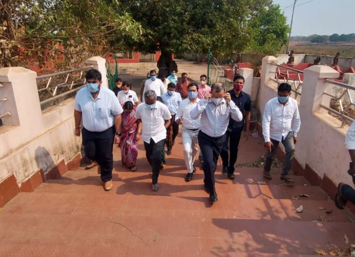 Chief Secretary Sri Suresh Chandra Mahapatra visited the Vyasa Sarobar in Jajpur (1)