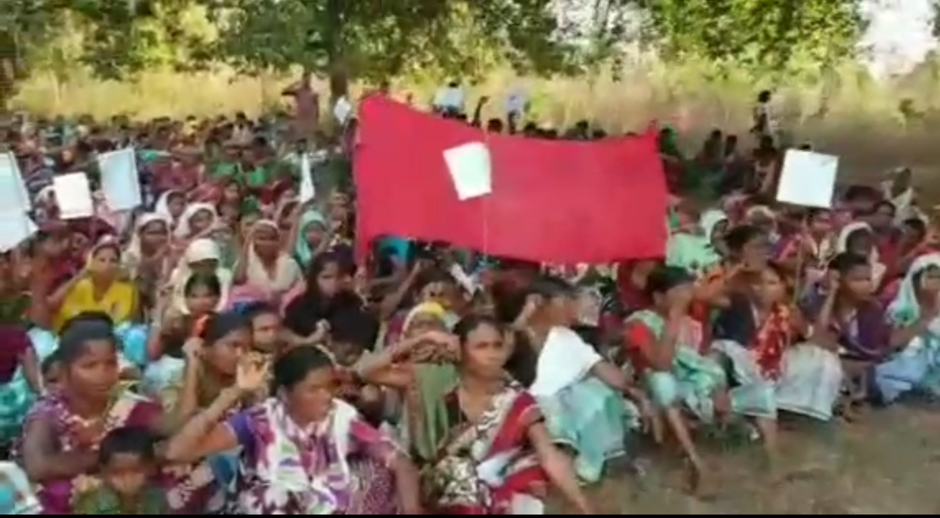 Viral Video Several Women's Of Chhatishgarh Participated In Maoist Camp Rally
