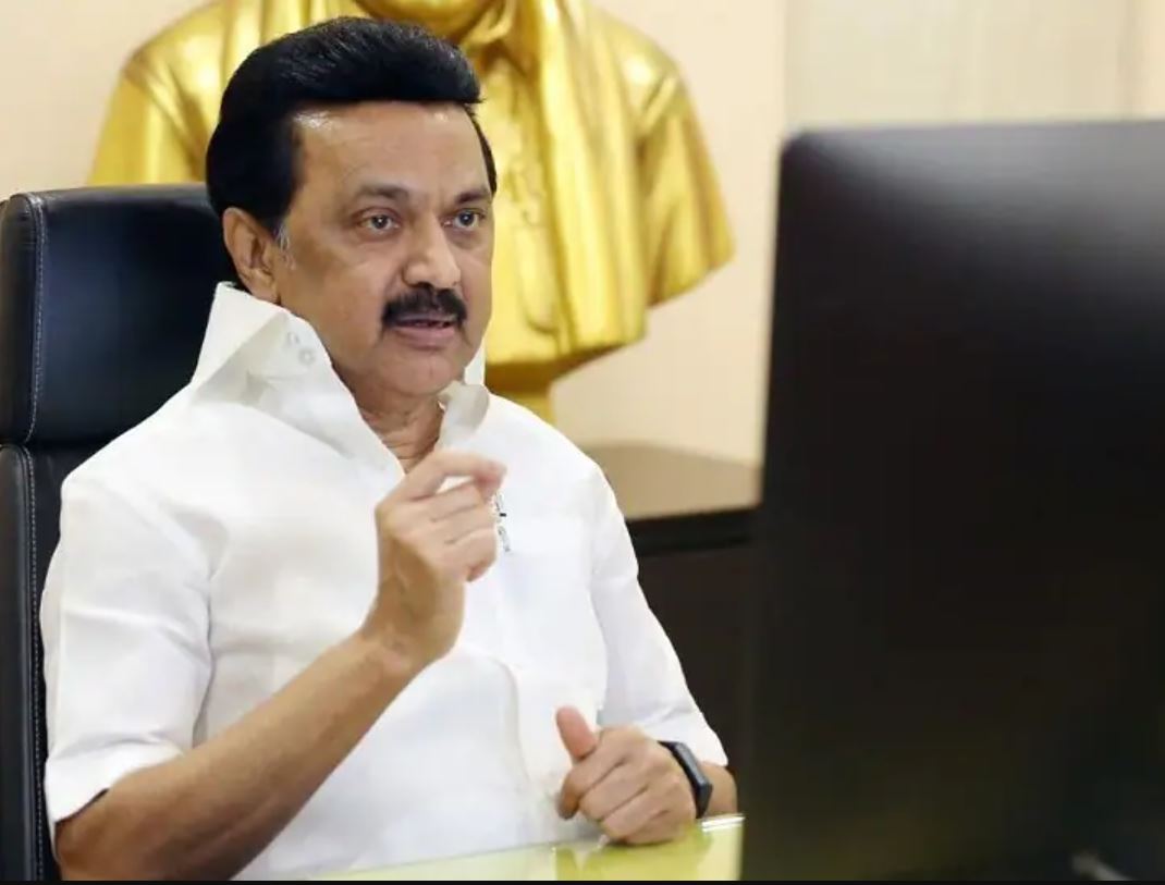 MK Stalin has signed an order to provide Rs 4000 to each family as Corona relief