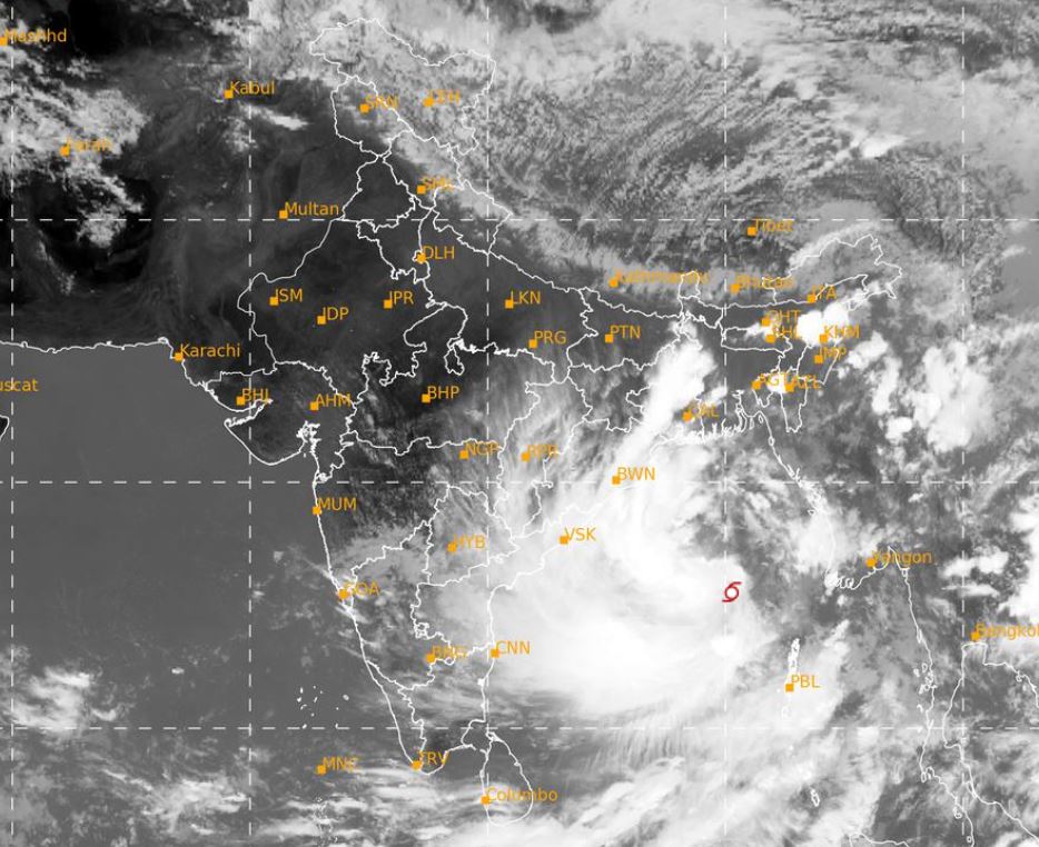 Outer band of Yaas Cyclone bringing rainfall over coastal Odisha