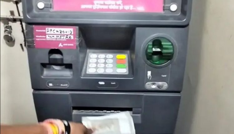 ATM Dispenses 5 Times Extra Cash