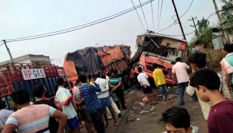 Bus Truck Accident 30 Injured In Bargarh