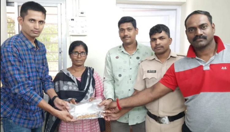 Gold Worth ₹ 5 Lakh Recovered From Rats In Mumbai Drain