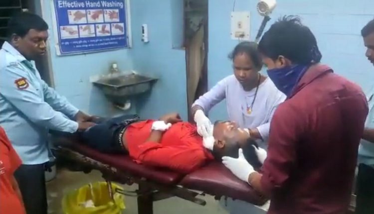 Youth Cut His Hand In Sharpen Blade After Fail In Love