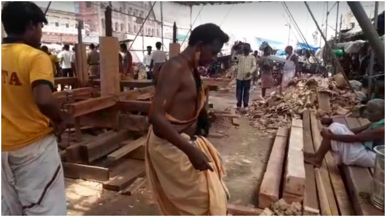 During Chariot Construction Two Servitor Injured In Puri
