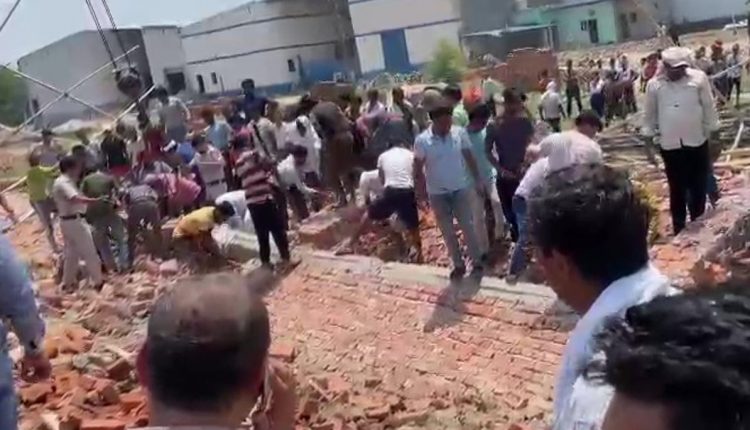 Godown Wall Collapsed In Delhi 6 Dead
