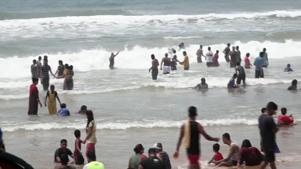 3 Tourist Drowned In Puri Sea Beach One Found Dead