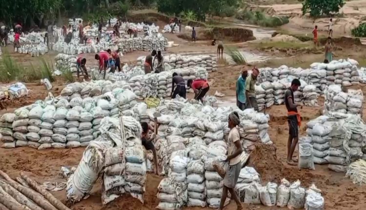 Baitarani Flood Water Decreased But People Struggling