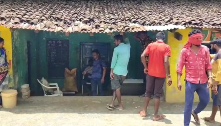 Be Aware ! On Name Of Govt. Officer Fake People Collecting Money In Nuapada