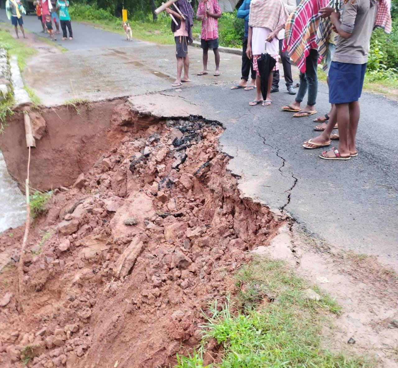 Part Of Bridge Road Washed Away In Rain Daringbadi