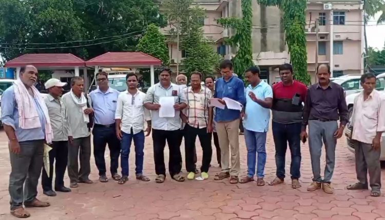 People Meets Jajpur Collector Against Roadside Wine Bar