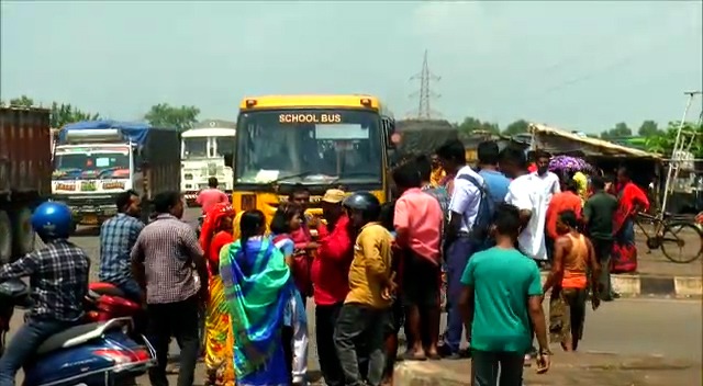 Students And Parents Protest In Paradip, Demanding Port Bus To Schools
