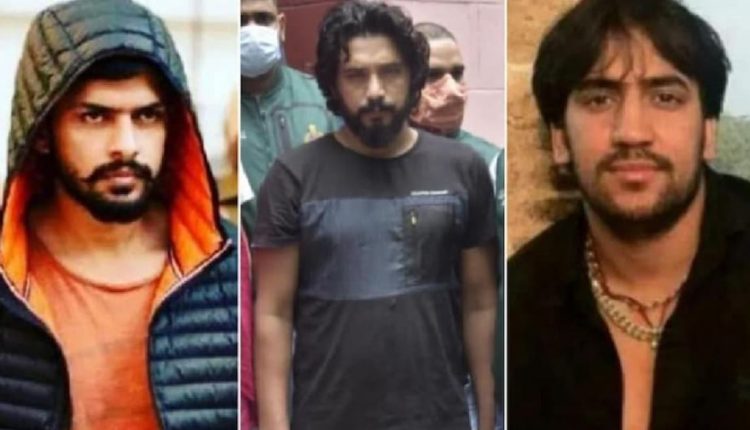 NIA Raids In More Than 60 Places In 10 Gangsters Link