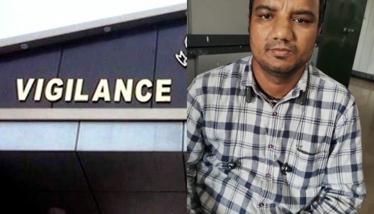 Senior Clerk Caught In Vigilance Hand While Taking Bribe