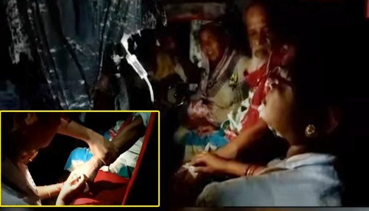 CHC Staff Administer IV Fluid To Old Patient In Auto-Rickshaw In Odisha’s Cuttack