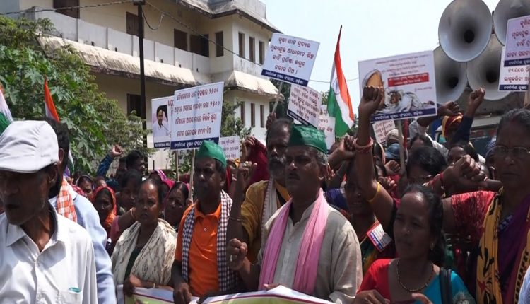 Hundreds Of Farmer Detained On Bhubaneswar Outskirts, Farmers’ Rally Staved Off