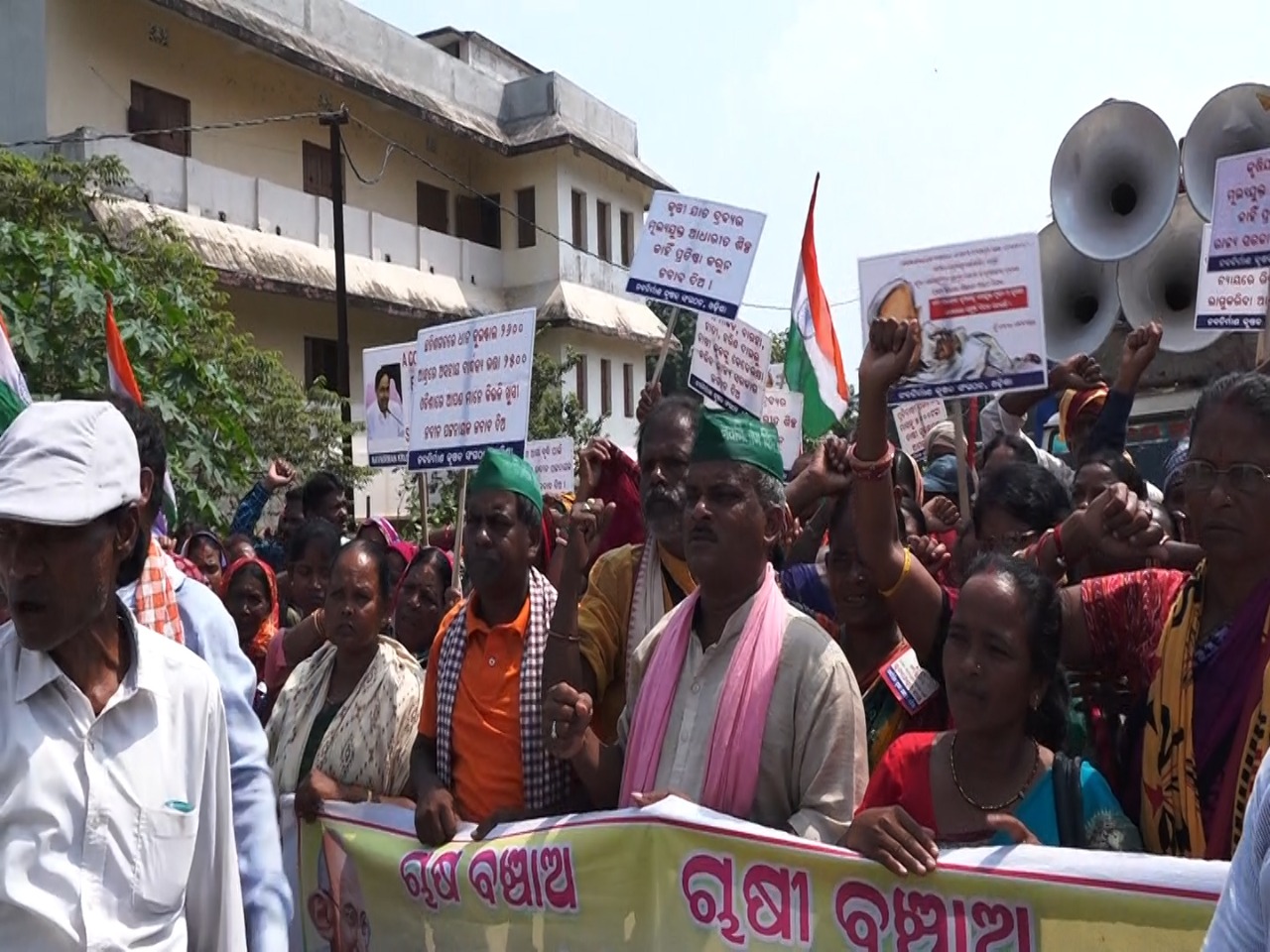 Hundreds Of Farmer Detained On Bhubaneswar Outskirts, Farmers’ Rally Staved Off