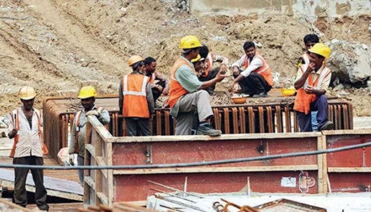 Ban On Construction Kejriwal Declared To Give RS 5000 Per Month To The Workers