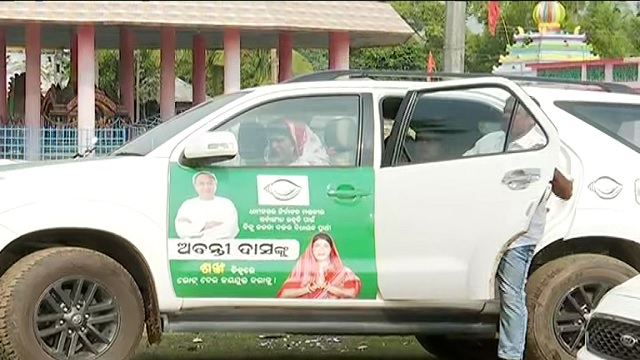 Dhamnagar Bypoll Abanti Das Draws Flak For Visiting Booths In Vehicle With BJD Poster