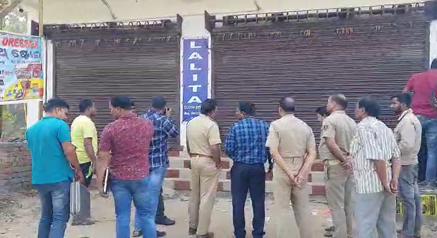 Miscreant Loots Cloth Store In Parjang