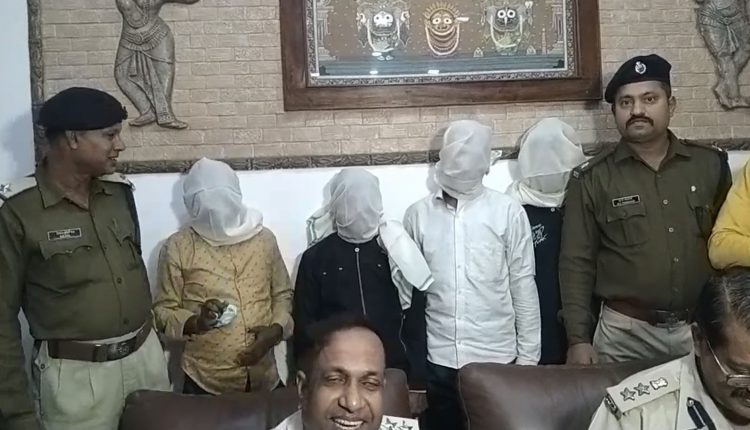 Puri Railway Police Nabbed Four Looteras