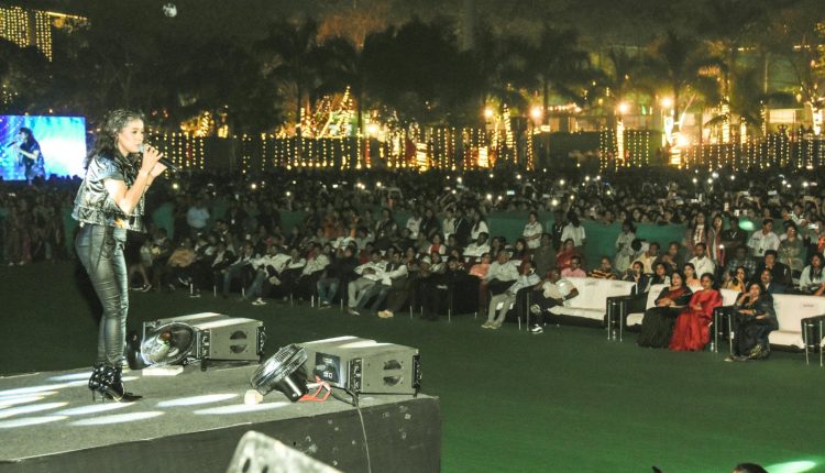 Sunidhi Chauhan Enthralls Crowd At 'KIIT Silver Karnival'