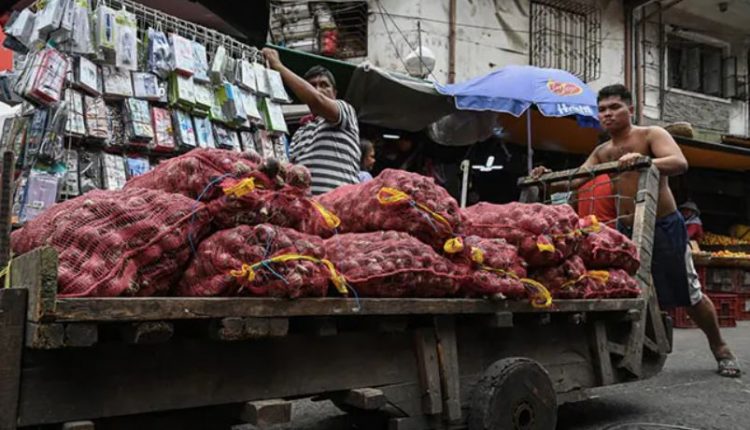 in-this-country-onions-are-costlier-than-meat-available-for-rs-1200-per-kg
