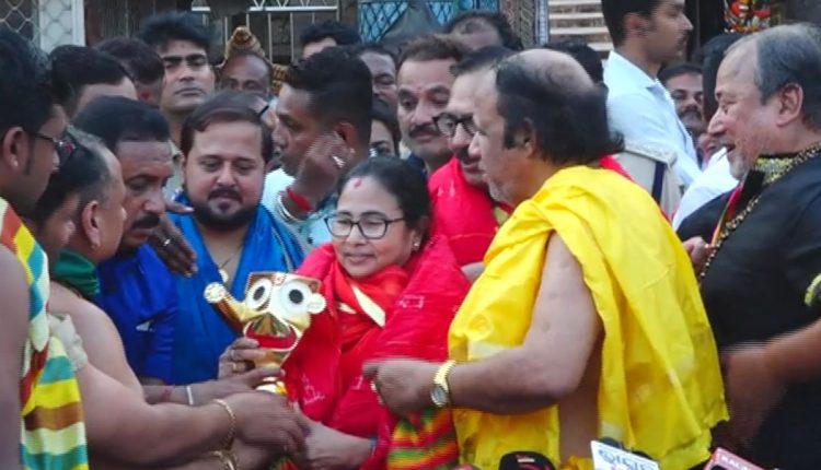 Bengal CM Mamata Banerjee Offers Prayers At Puri Jagannath Temple