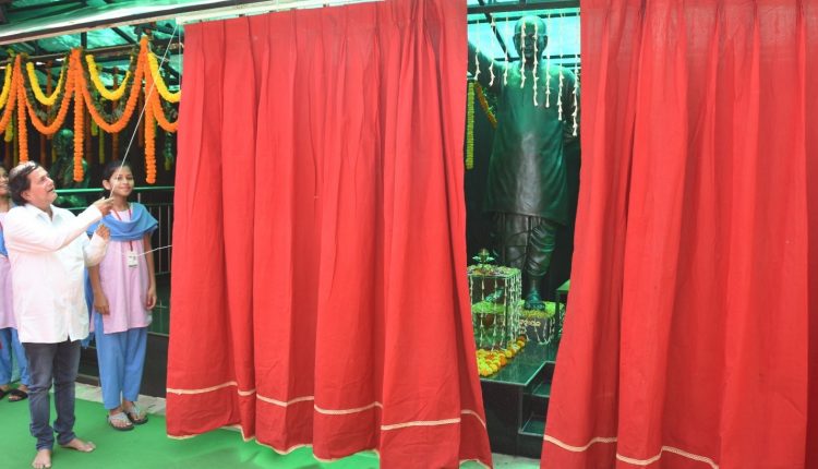 Biju Patnaik’s Statue Unveiled at KISS Campus