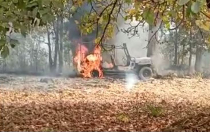 Forest Officials’ Vehicle Turns To Ashes In Wildfire In Odisha’s Sundargarh