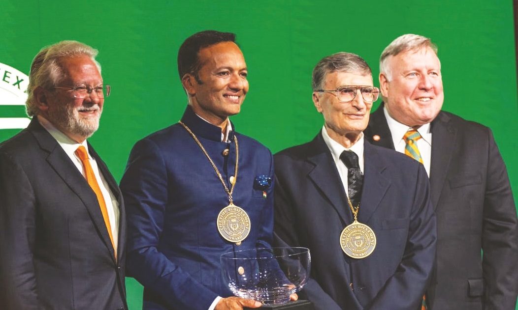University of Texas (Dallas) confers the Lifetime Achievement Award to distinguished alumni Naveen Jindal