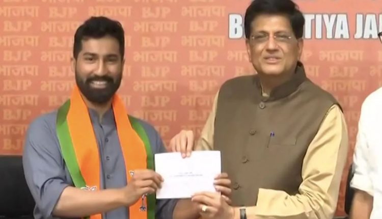 Anil Antony, Congress Veteran AK Antony's Son, Joins BJP