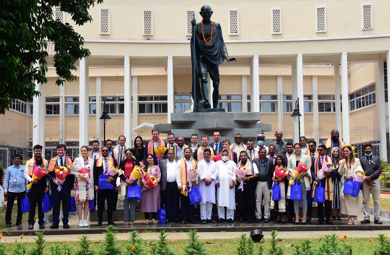 OVERSEAS DELEGATES HAIL INDIAN DEMOCRATIC SYSTEM