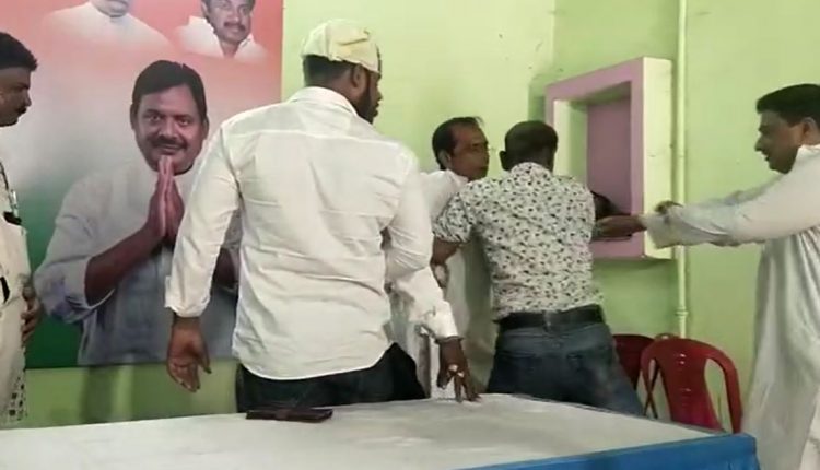 Fight Between Two Congress Leaders To Sit In Front In Press Meet In Rourkela