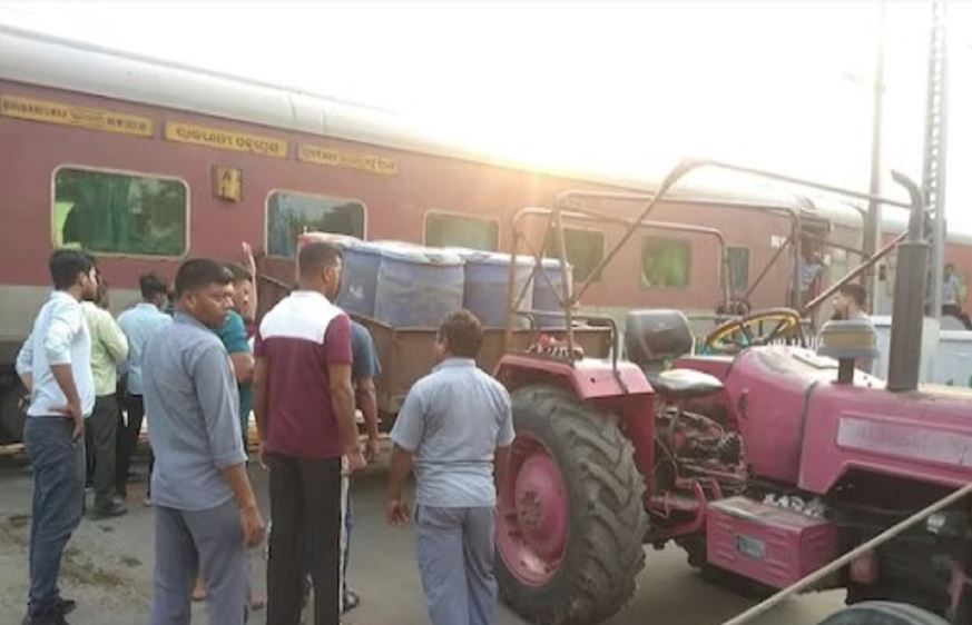 Bhubaneswar-Bound Rajdhani Express Narrowly Misses Hitting Tractor In Bengal’s Purulia