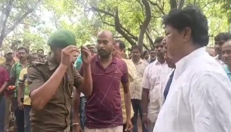 Locals gherao Minister Sudam Marndi On Similipal forester killing Case