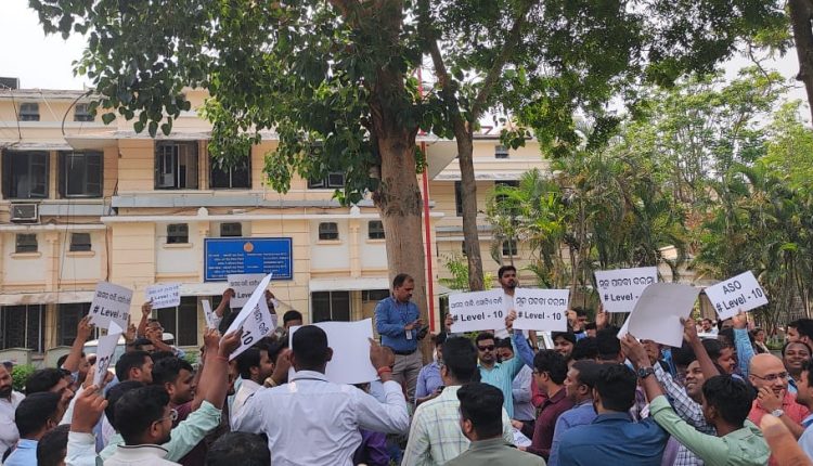 Secretariat Service Union Protest Demanding 10th Level Remuneration