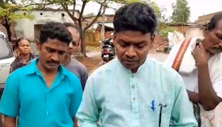 Villagers Held Two Youths Who Trying To Convert Religion In Sonepur