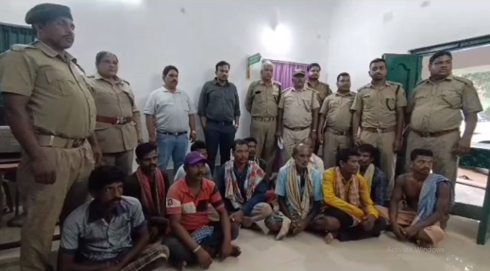 Forest Department Arrested 11 Poachers And Seized Nail Of Leopard