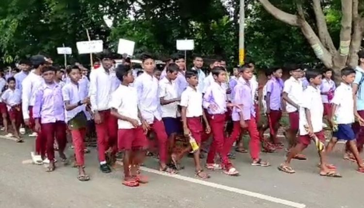 School Students Walk 4 KM To Demand Recruitment Of Teachers In Odisha’s Mayurbhanj