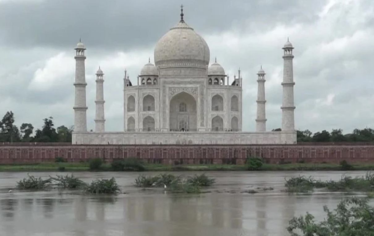 Yamuna Flood Water Reaches Near Agra's Taj Mahal