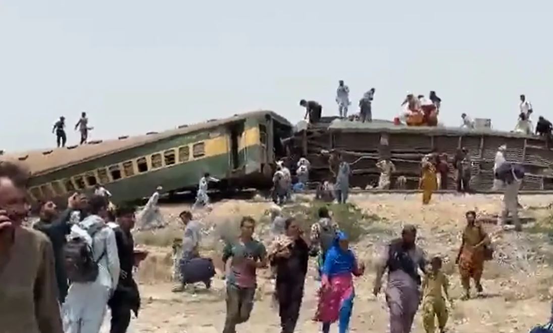 Hazara Express Train Derail In Pakistan 22 Died